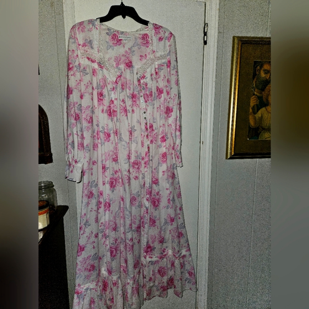 Eileen West floral cotton robe Sz L